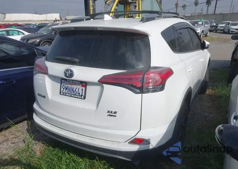 2018 Toyota Rav4 Xle z USA, uszkodzony, nr VIN JTMRFREV4JJ738040